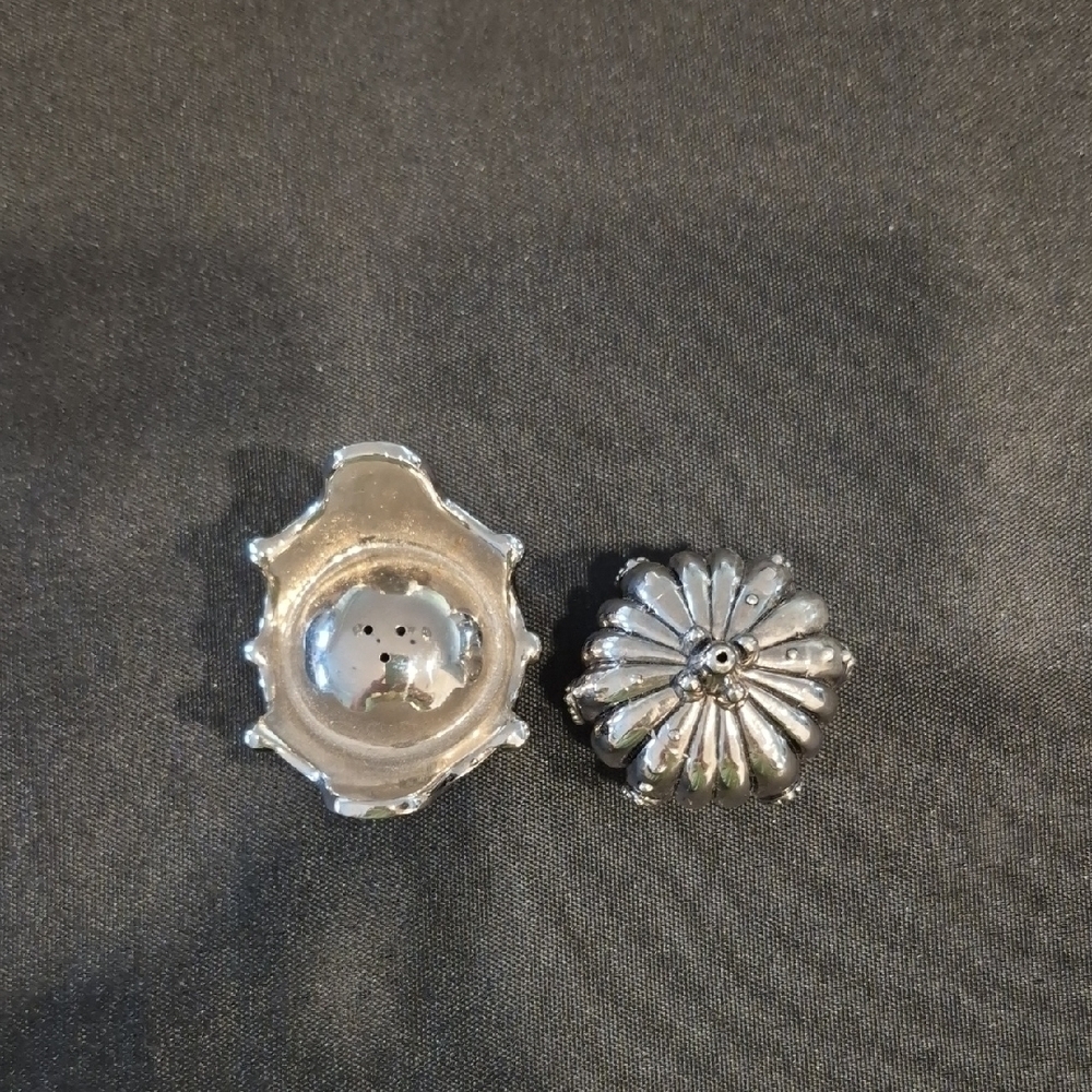 Towle Silver Plated Crown Salt And Pepper Shakers - Picture 2 of 11